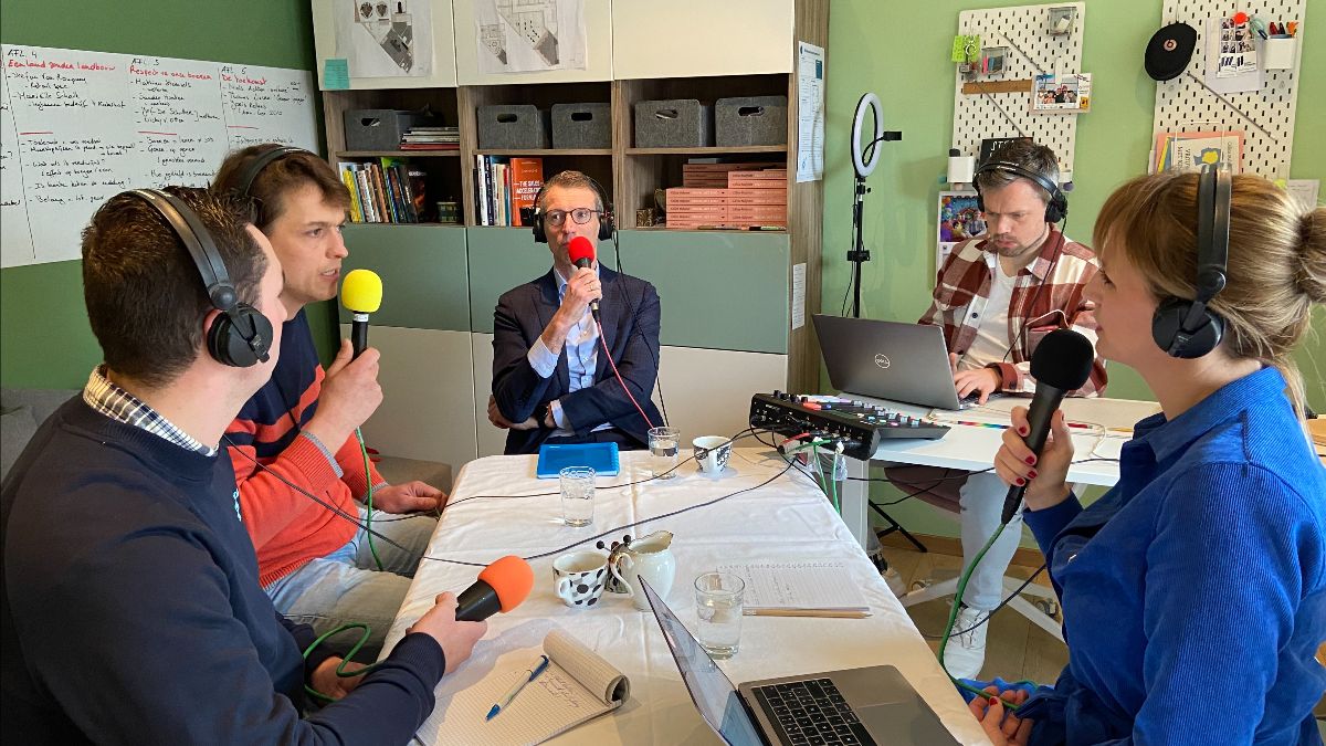 Boeren en experten maken eerste landbouwpodcast over stikstof in Vlaanderen