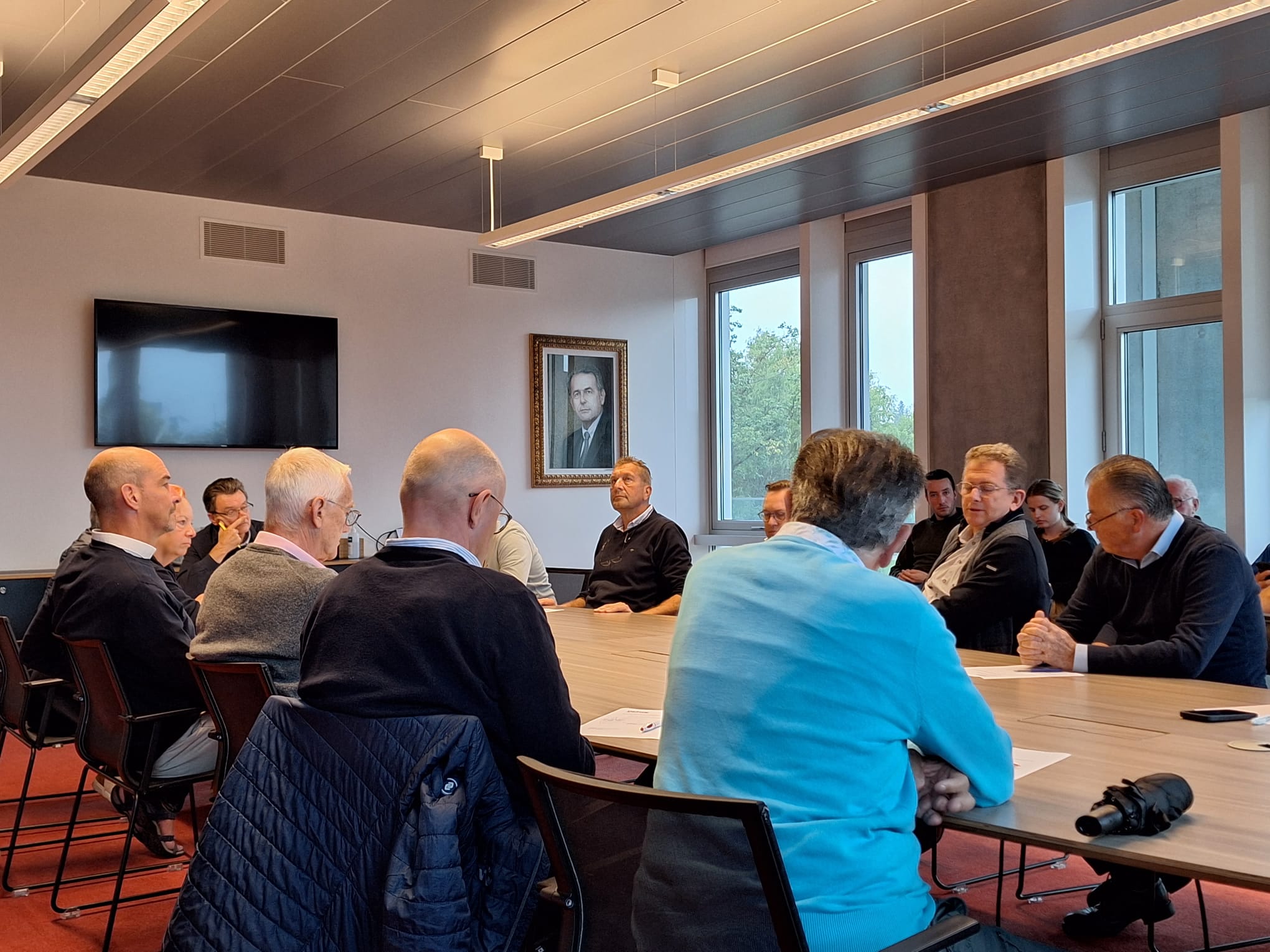 (+) Ellenlange titanenstrijd mondt uit in gelijke notering - Deinzenotering onder druk, meer uitladen om de markt te ontlasten