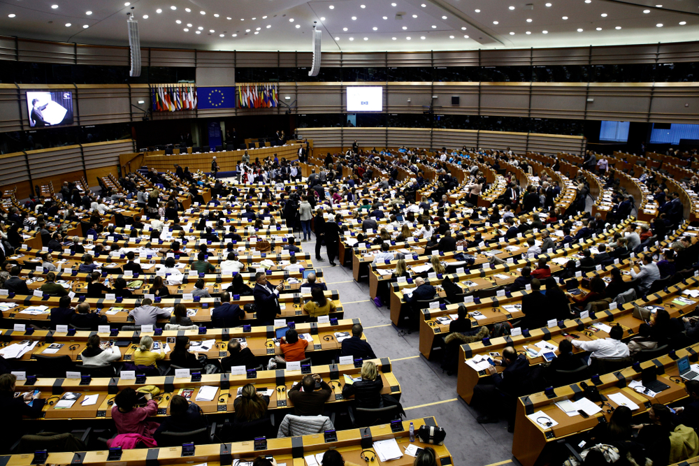 Europees Parlement stemt voor resolutie uitfasering kooisystemen in de veehouderij