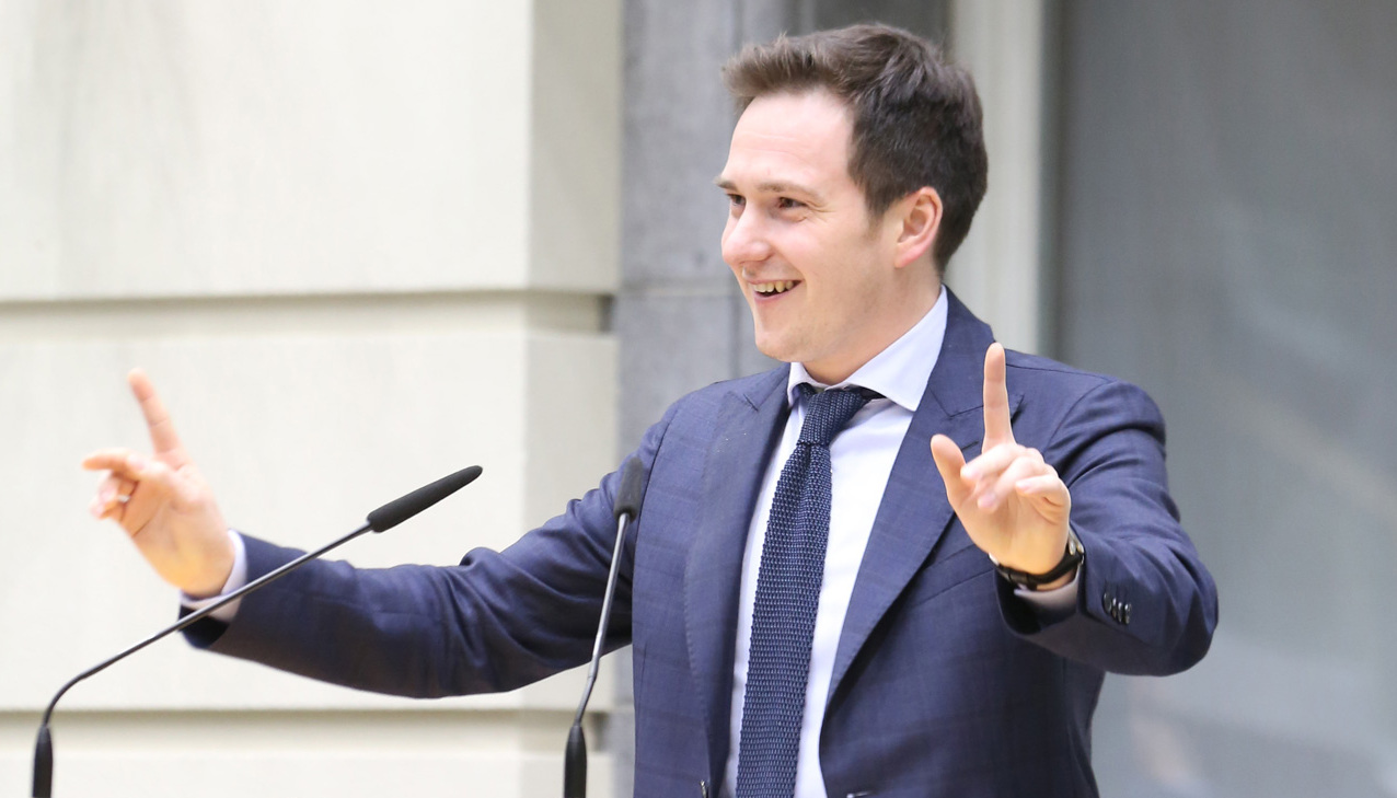 Francesco Vanderjeugd verontwaardigd over gold plating van minister Ben Weyts