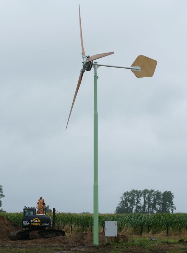 Honderdste kleine windmolen van E.A.Z. geplaatst in België
