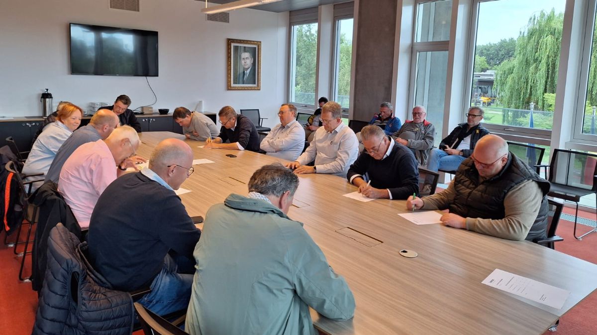 (+) Verhitte discussie in Deinze
