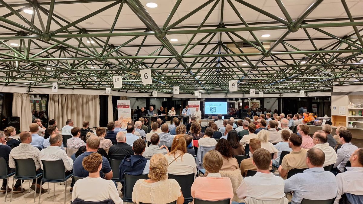Vierkoppig panelgesprek over vogelgriep krijgt West-Vlaams Kakelcafé muisstil
