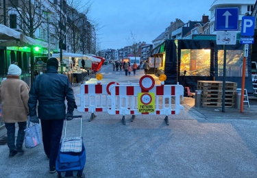 (+) Deinzenotering kent na lichte opwaartse beweging een stagnatie 	