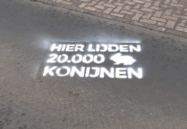 (+) Extremistisch Bite Back nekt konijnensector met laffe acties